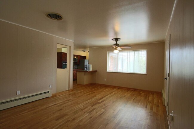 Building Photo - 2565 Willow Ln