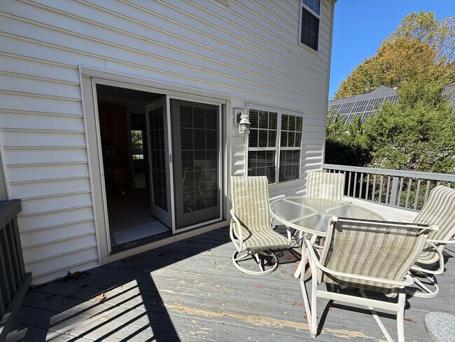 Building Photo - 935 Charter Oaks Dr