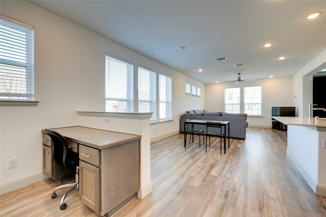Building Photo - 3516 Zellwood Ln