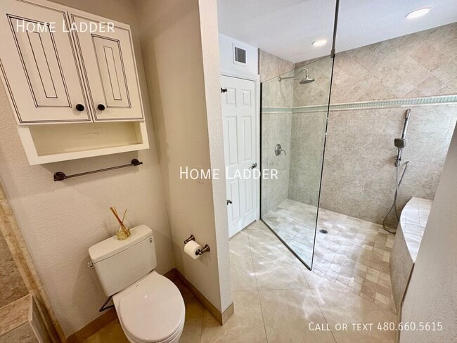 Building Photo - 8084 E Del Laton Dr