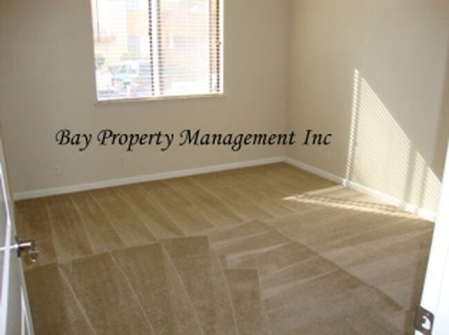 Building Photo - **Beautiful 2-Bedroom Condo in the gated L...