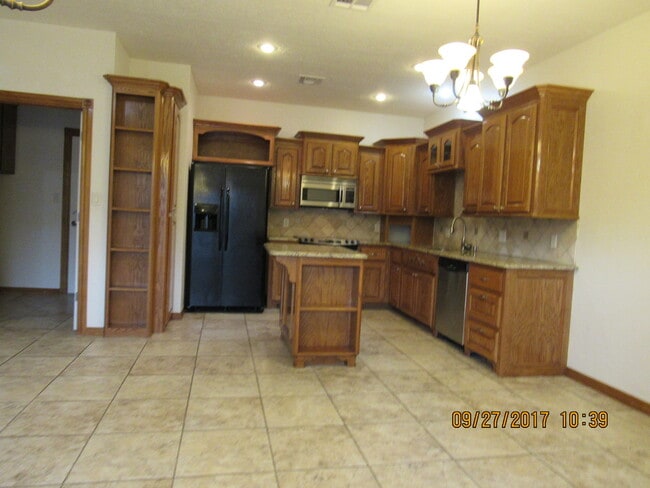 Building Photo - TWO STORY HOME LOCATED IN THE SILVER CREEK...