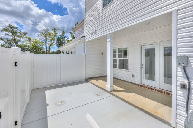 Building Photo - 26 Hardwood Rd
