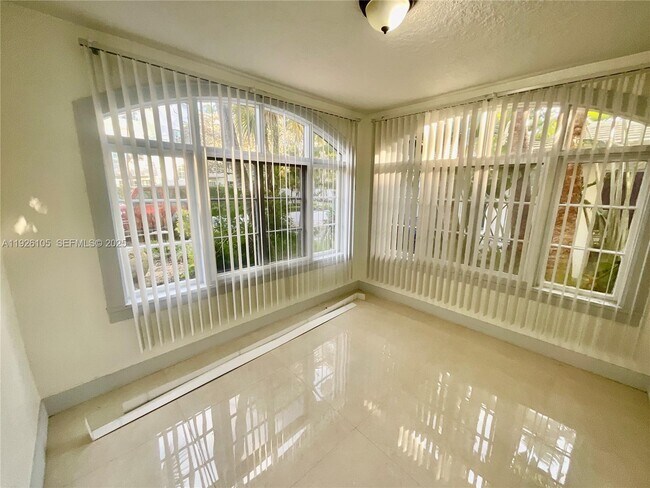 Building Photo - 1612 NE 2nd Ct