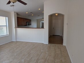 Building Photo - 2130 W Wilson Ave