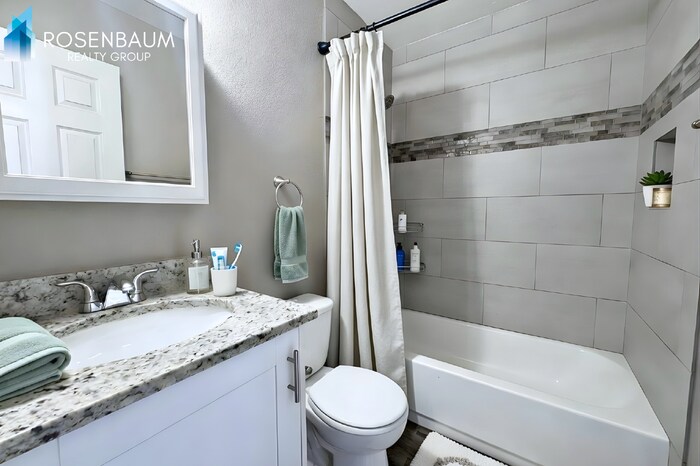 Building Photo - 550 W 9th St