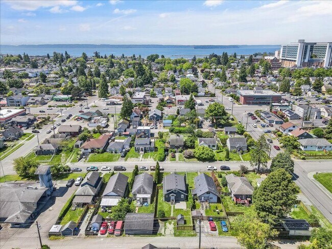 Building Photo - 1511 McDougall Ave