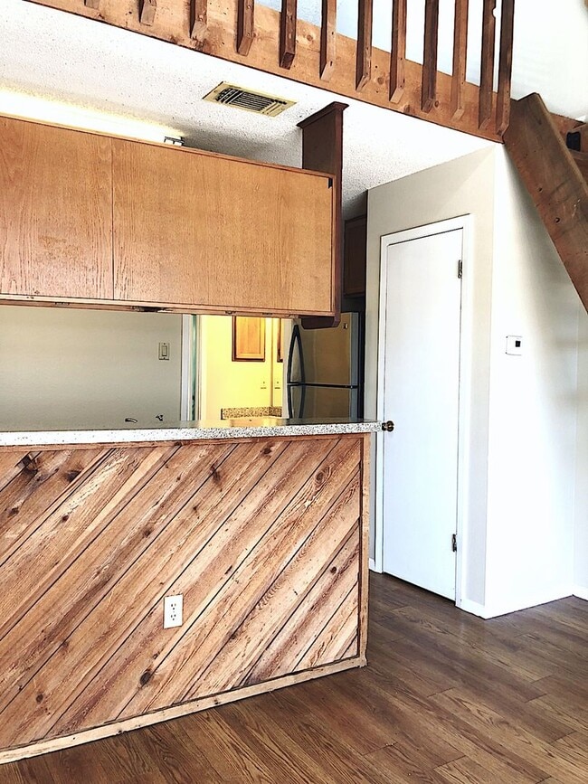 Building Photo - PEARL WEST CAMPUS - LOFTED 2BD/1BA