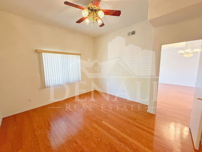 Building Photo - 15802 N Hidden Valley Ln