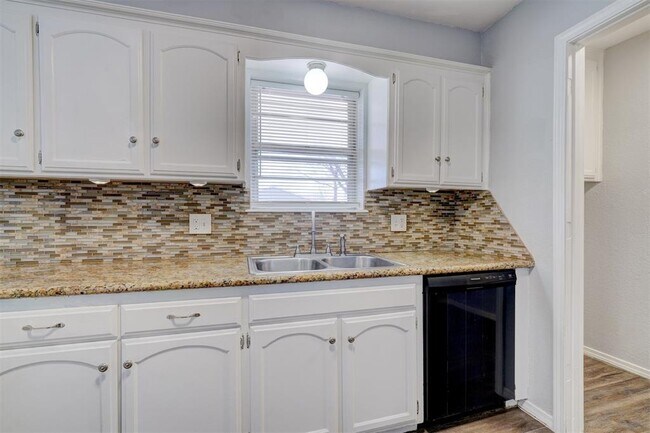 Building Photo - 629 Parkhurst Terrace