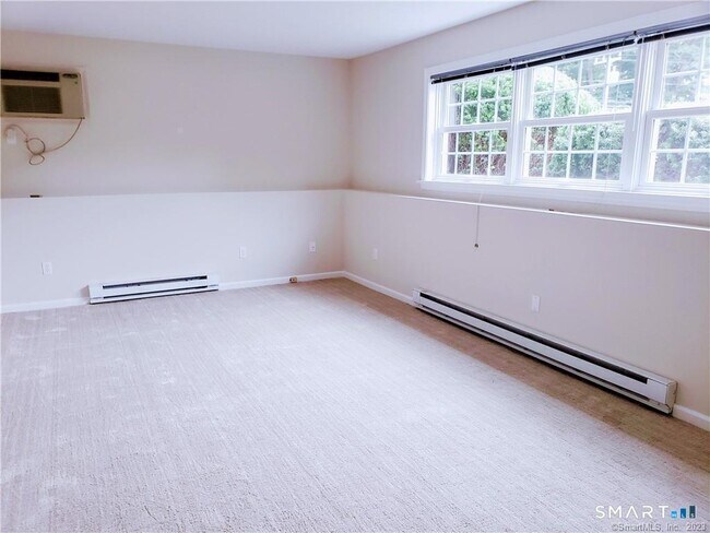 Building Photo - 10 Brantwood Dr