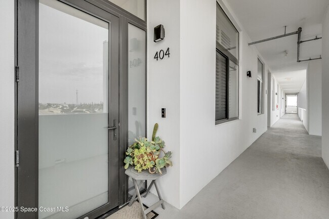 Building Photo - 225 Strand Dr