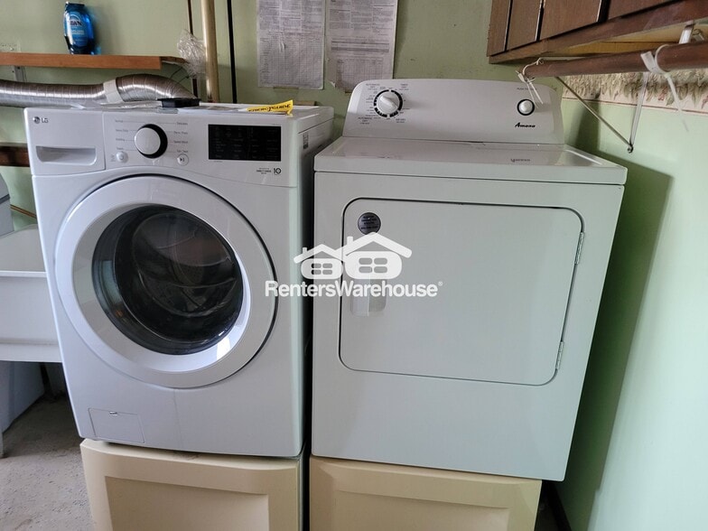 Building Photo - 1465 Cottonwood Rd