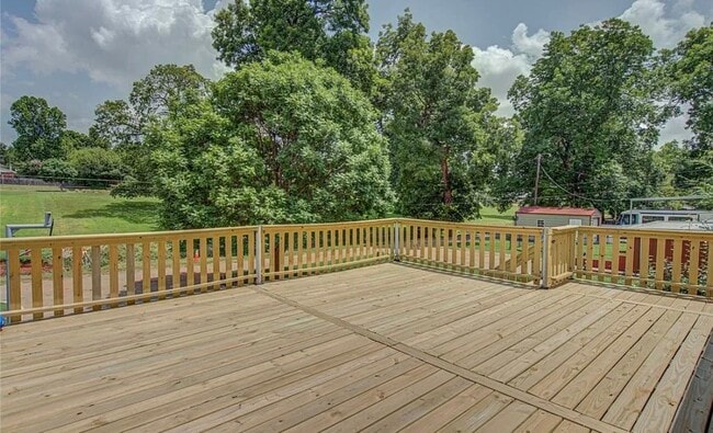 Building Photo - 610 N 6th Ave