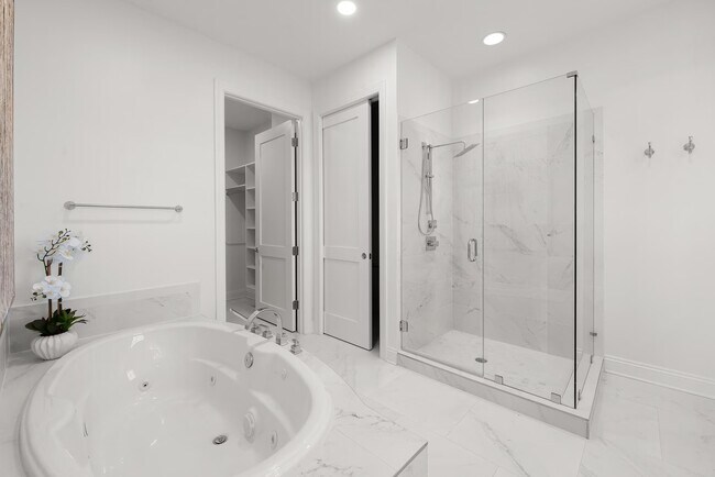 Building Photo - Costa Blanca Deluxe condominium