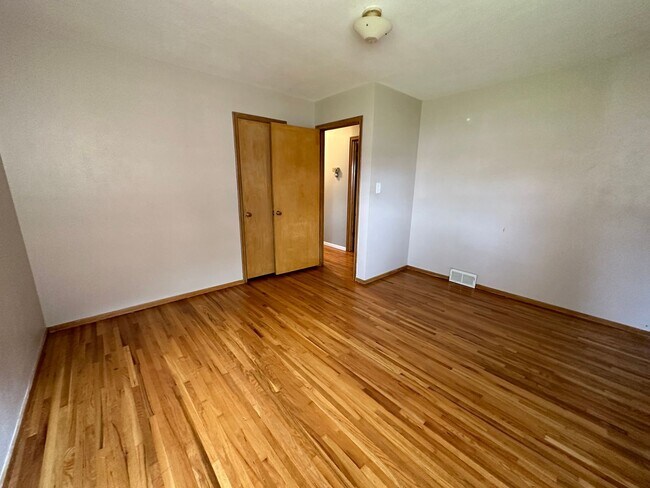 Building Photo - Spacious 4 bedroom  bathroom stand-alone home.