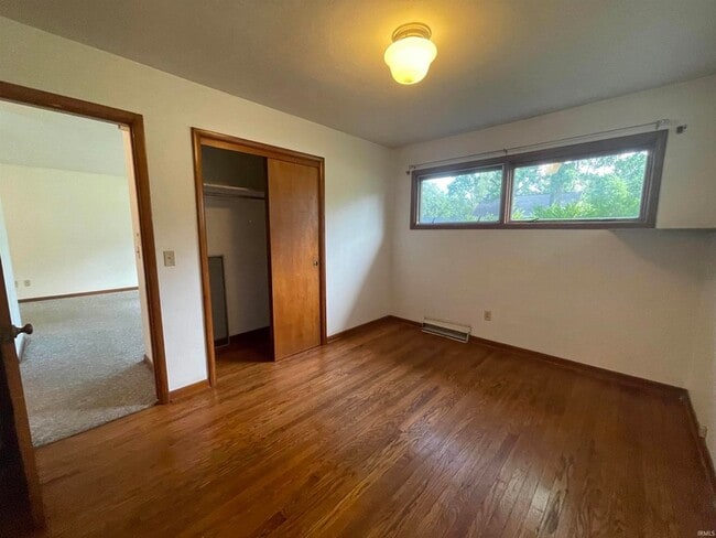 Building Photo - 1906 E Maxwell Ln