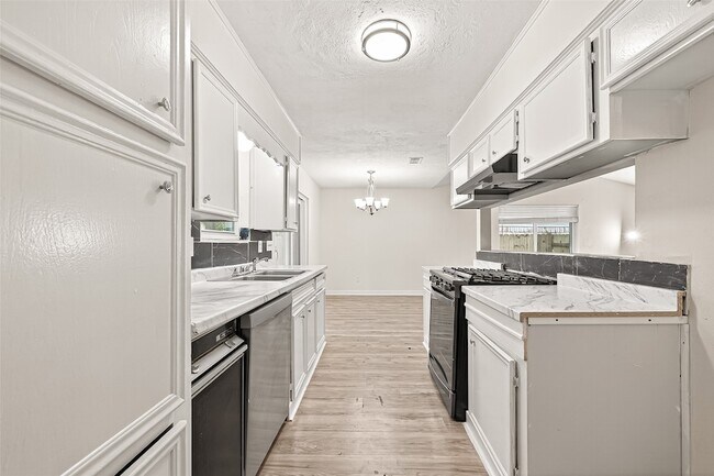 Building Photo - 4123 Cedar Gardens Dr