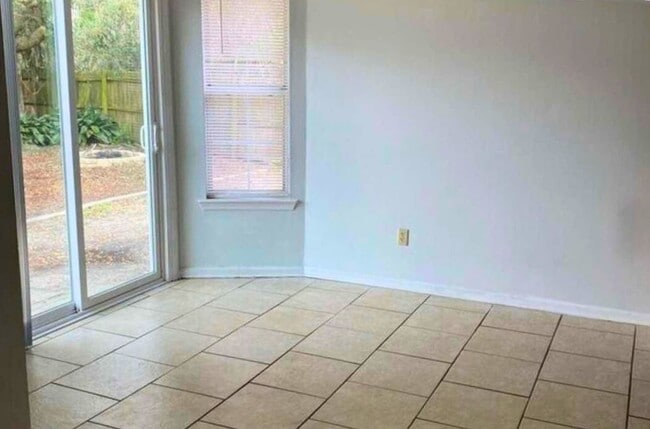 Building Photo - Prime Location! 4-Bedroom Home with Fenced Yard – Minutes from I-95 & Kings Bay