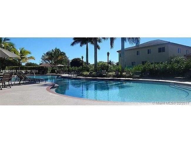 Building Photo - 2402 NE 41st Pl