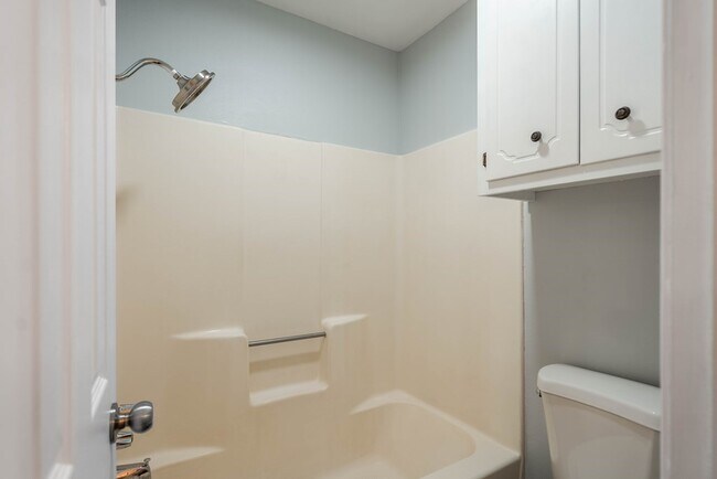 Building Photo - 216 E 91st St