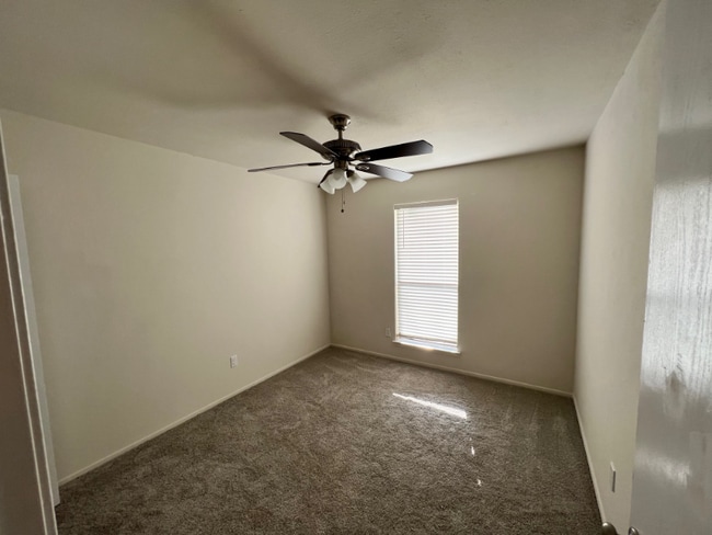 Building Photo - 1505 Larchmont Dr