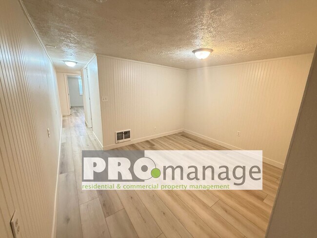 Building Photo - 437 W Crowley St