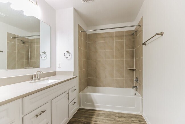 Building Photo - 10122 Berrypatch Ln