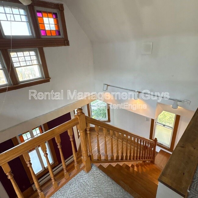 Building Photo - 2647 Girard Ave S