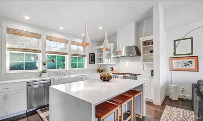 Building Photo - 230 Newcomb St