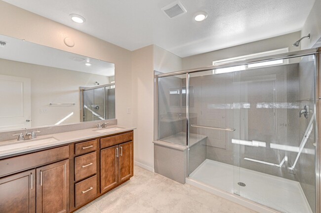 Building Photo - AMAZING 2 Story, 5 Bedroom Home in Gated community!