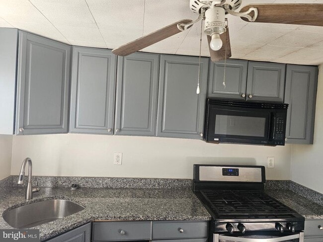 Building Photo - 7515 Lange St