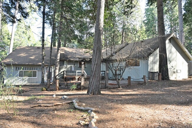 Building Photo - Large 2-bedroom home on private cul-de-sac backs up to Forebay Community Park and the Reservoir!
