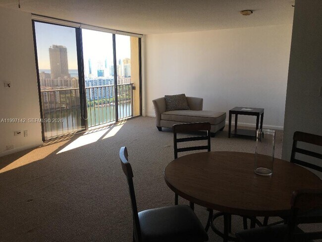 Building Photo - 290 174th St St