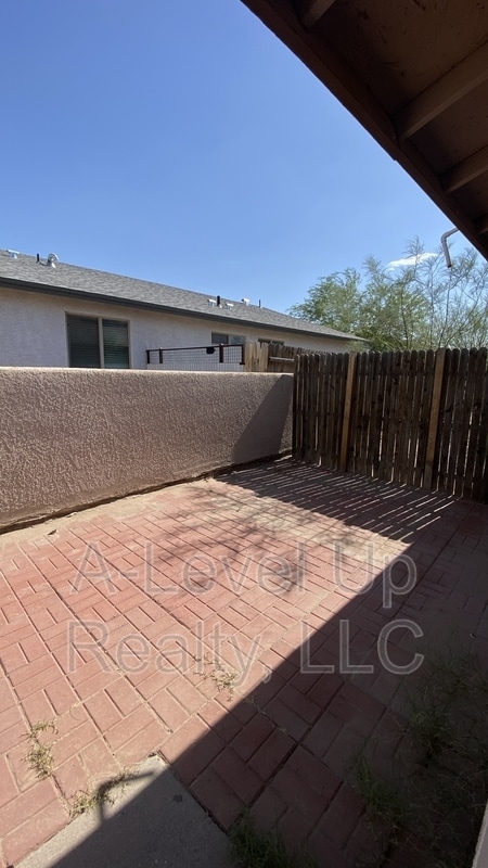 Building Photo - 1501 N Riverview Blvd