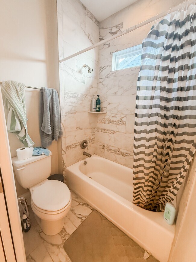 Building Photo - 5742 Vlg Rdg Ln