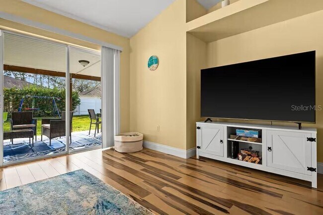 Building Photo - 3 Ryecroft Ln