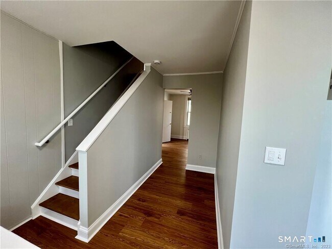 Building Photo - 122 Seaside Ave