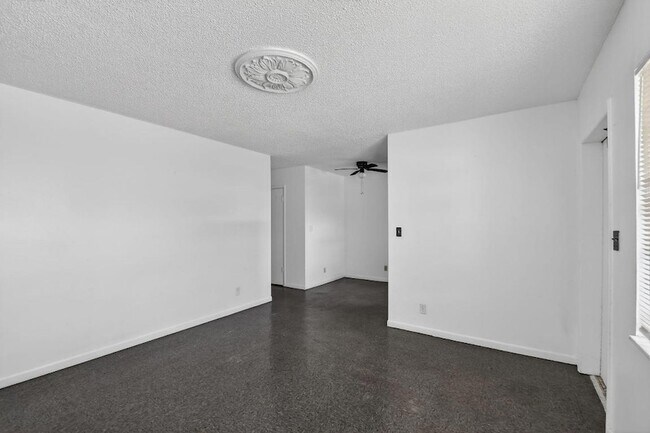 Building Photo - 1406 Barton Rd