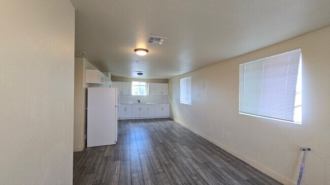 Building Photo - 71(439)