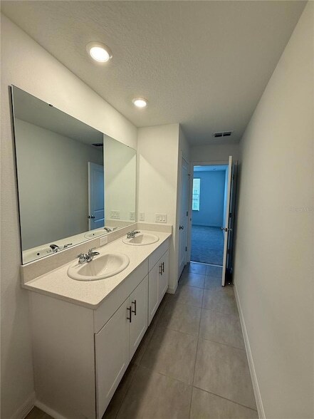 Building Photo - 3082 Skyline Lp