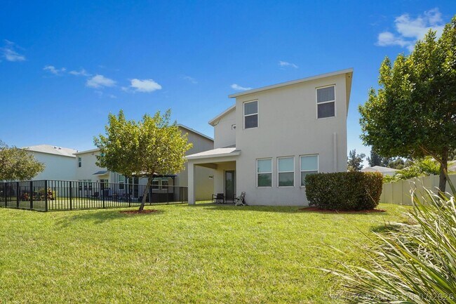 Building Photo - 1826 Lake Cove Dr