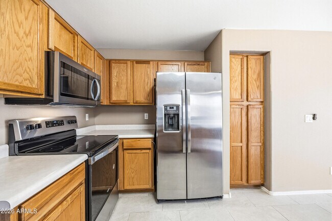 Building Photo - 858 E Monterey St