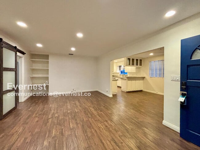 Building Photo - 4932 La Crescenta Ave