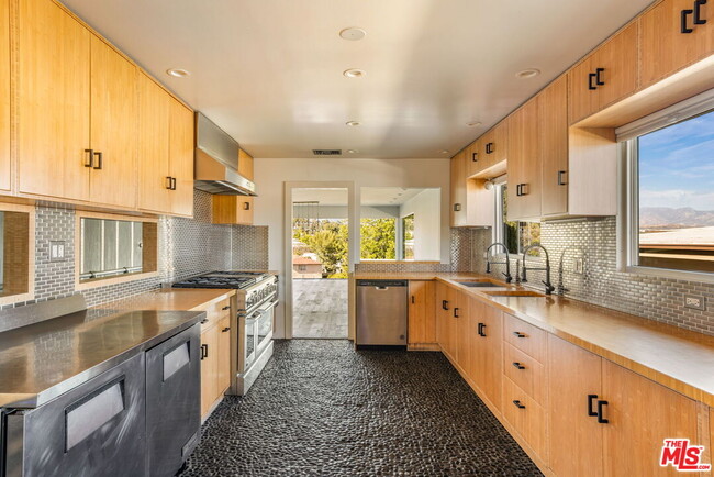 Building Photo - 4075 Los Nietos Dr