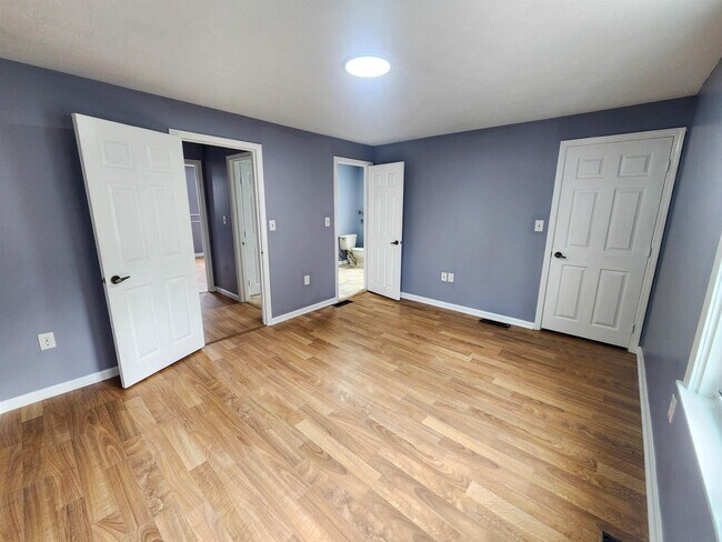 Building Photo - 67 Burgundy Dr