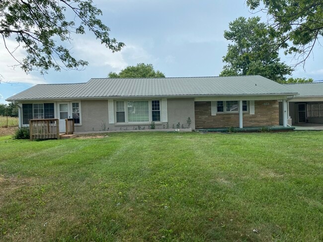 Building Photo - 3336 Hilham Rd