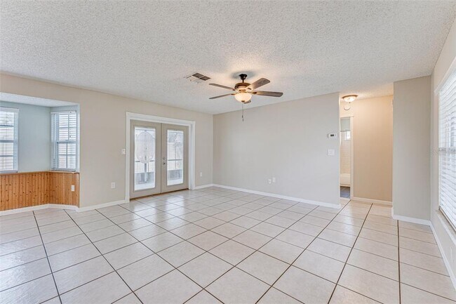 Building Photo - 5010 Larch Ln