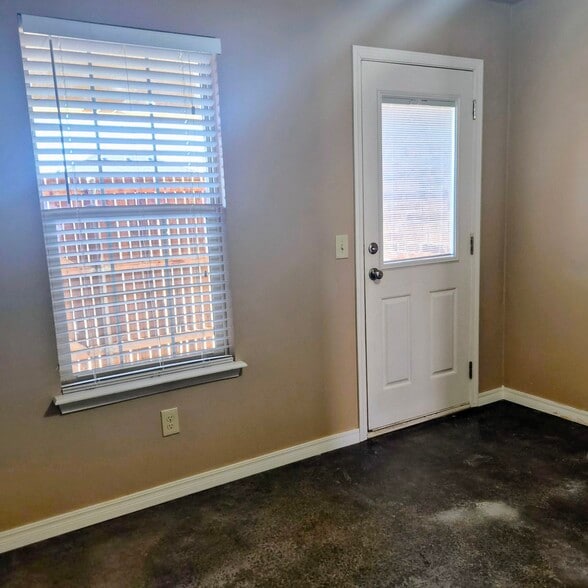 Building Photo - 2709 Steves Way