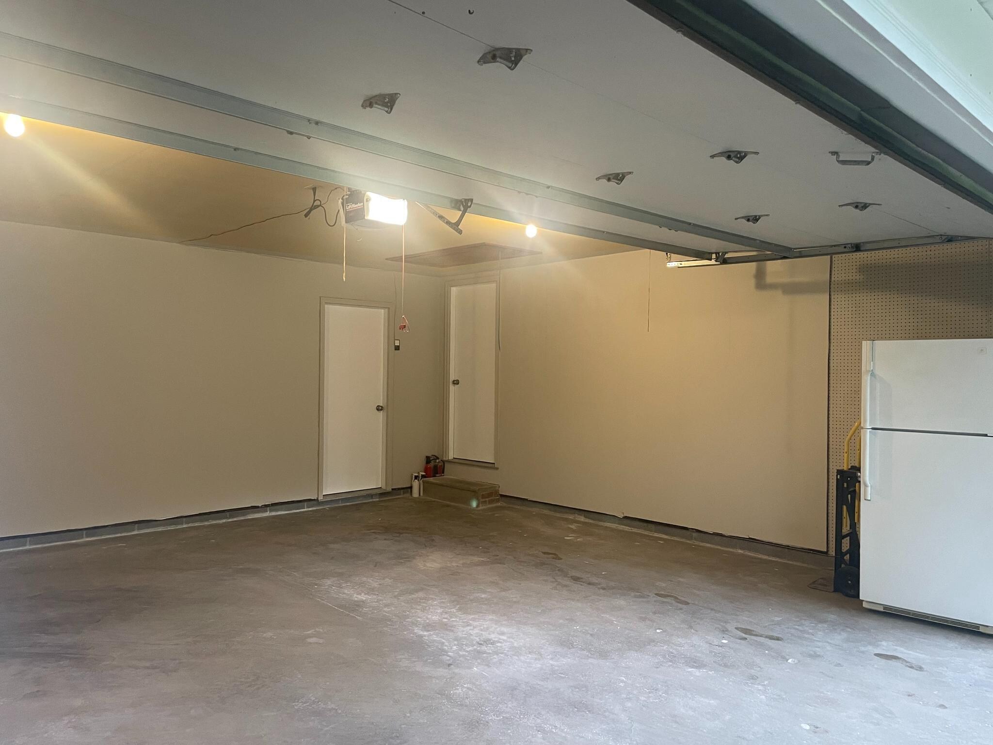 Building Photo - 6580 Fairway Dr W